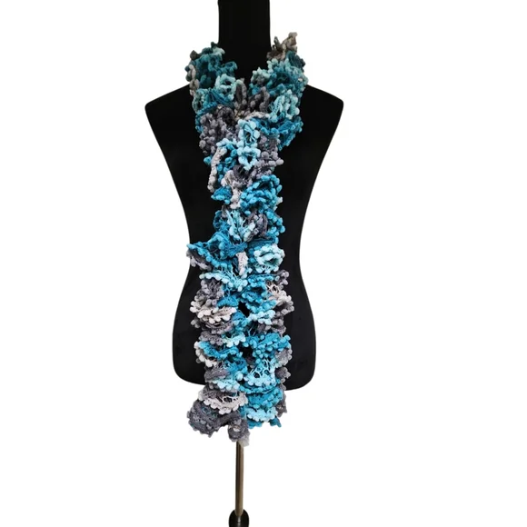 Elegant handmade scarf - Picture 4 of 10